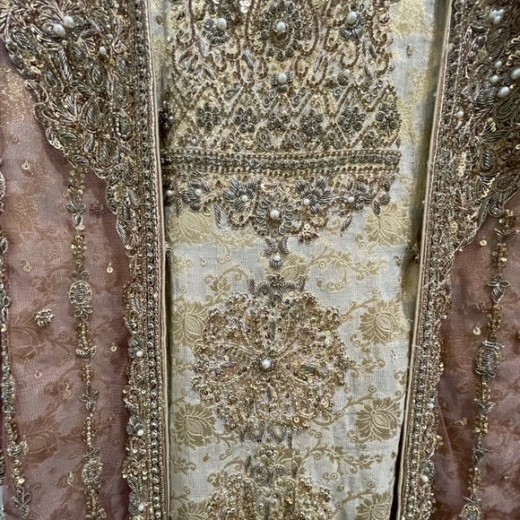 PAKISTANI WEDDING WEAR DESIGNER OUTFIT - Picture 7 of 8